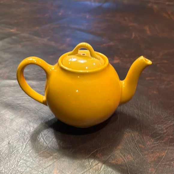 Vintage Ceramic Lipton Tea Pot 1950's Mid Century Modern MCM Cozy Canary Yellow - Picture 1 of 4